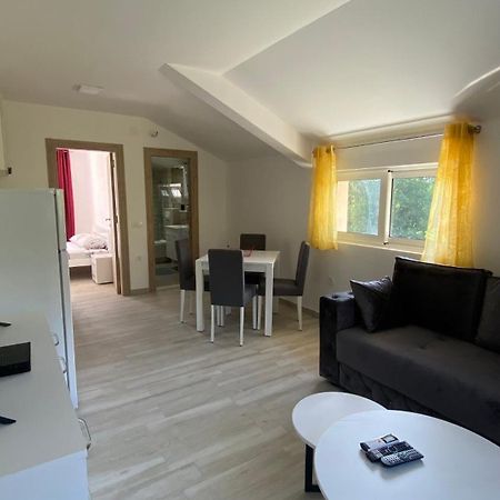 Apartments Two Olives โกตอร์ ภายนอก รูปภาพ