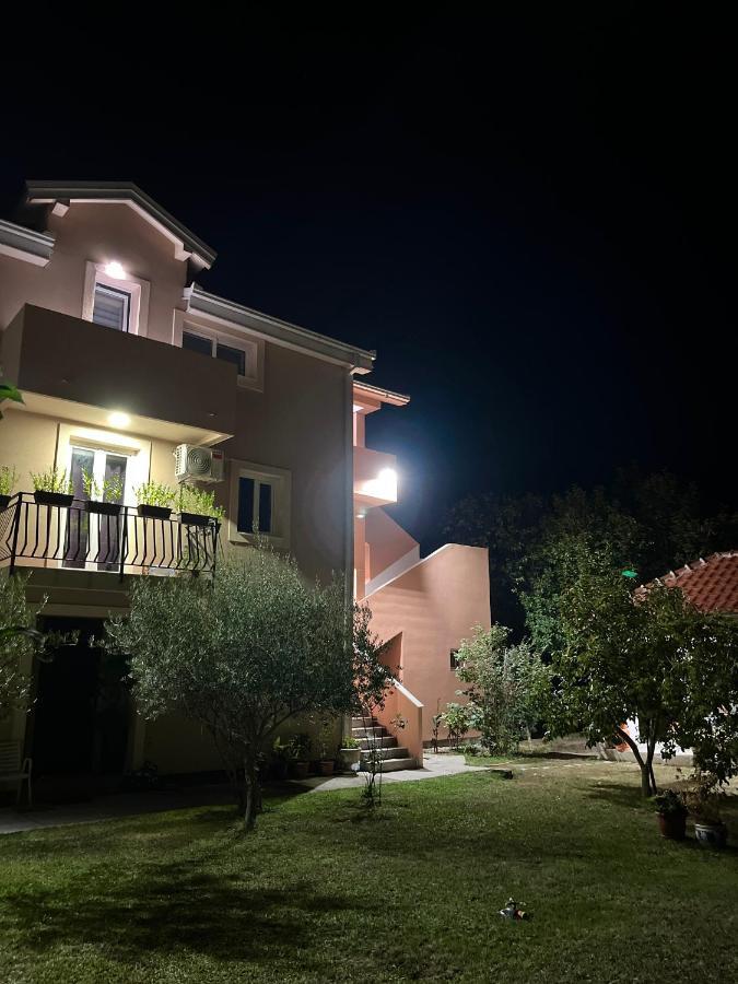 Apartments Two Olives โกตอร์ ภายนอก รูปภาพ