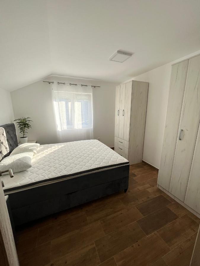 Apartments Two Olives โกตอร์ ภายนอก รูปภาพ