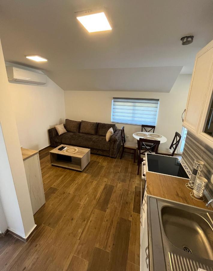 Apartments Two Olives โกตอร์ ภายนอก รูปภาพ