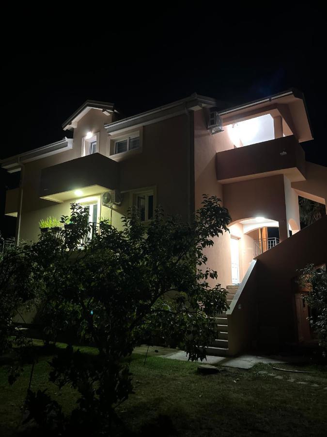 Apartments Two Olives โกตอร์ ภายนอก รูปภาพ