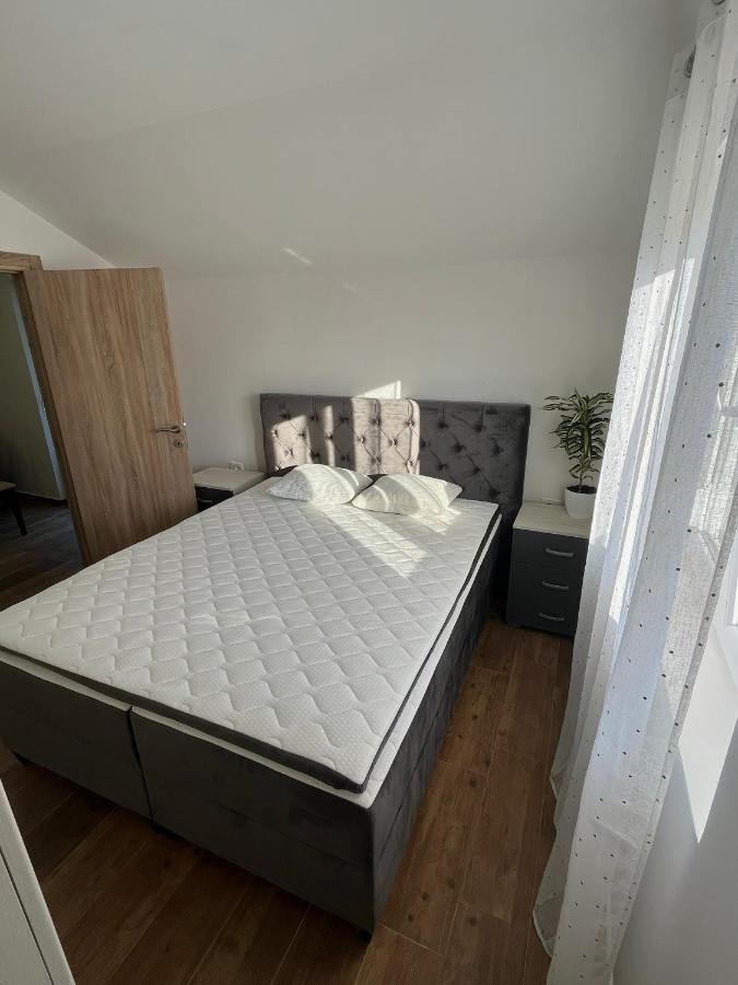 Apartments Two Olives โกตอร์ ภายนอก รูปภาพ
