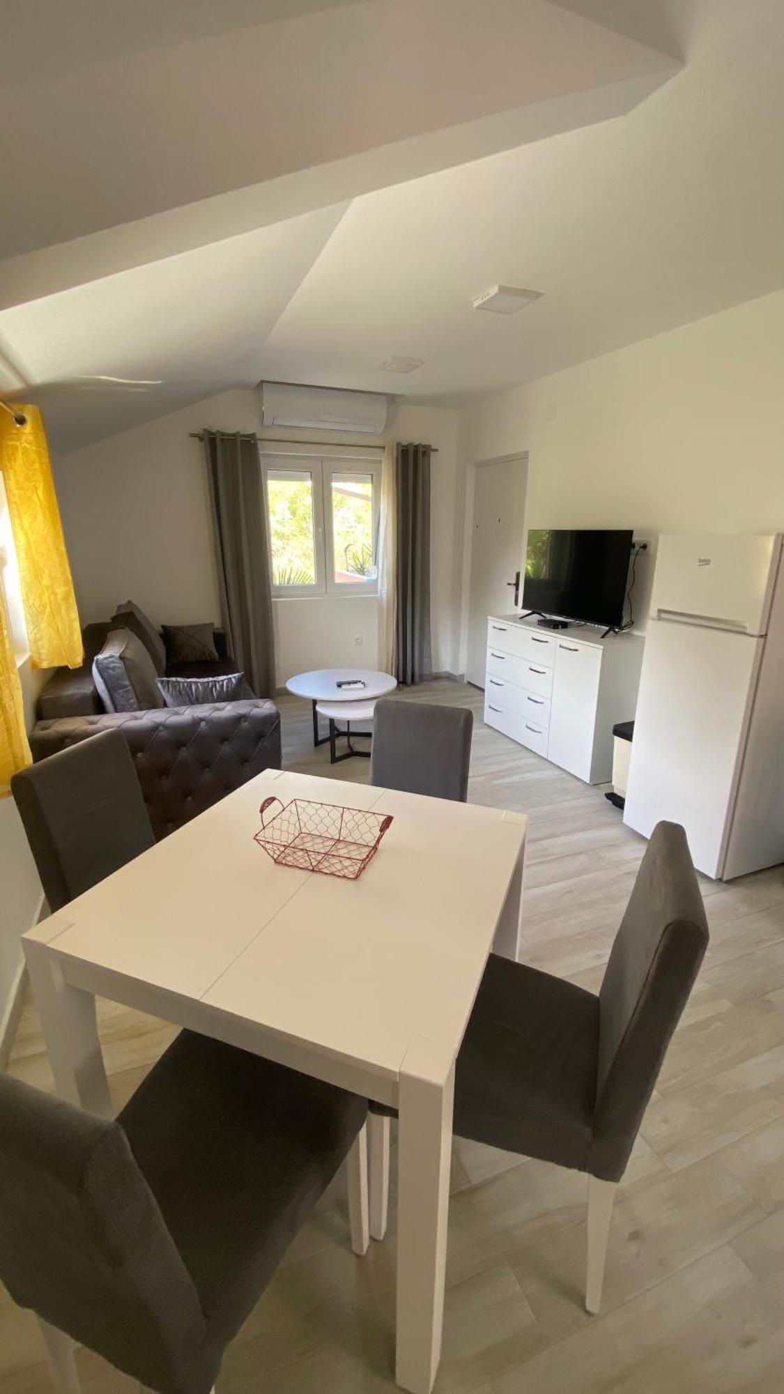 Apartments Two Olives โกตอร์ ภายนอก รูปภาพ