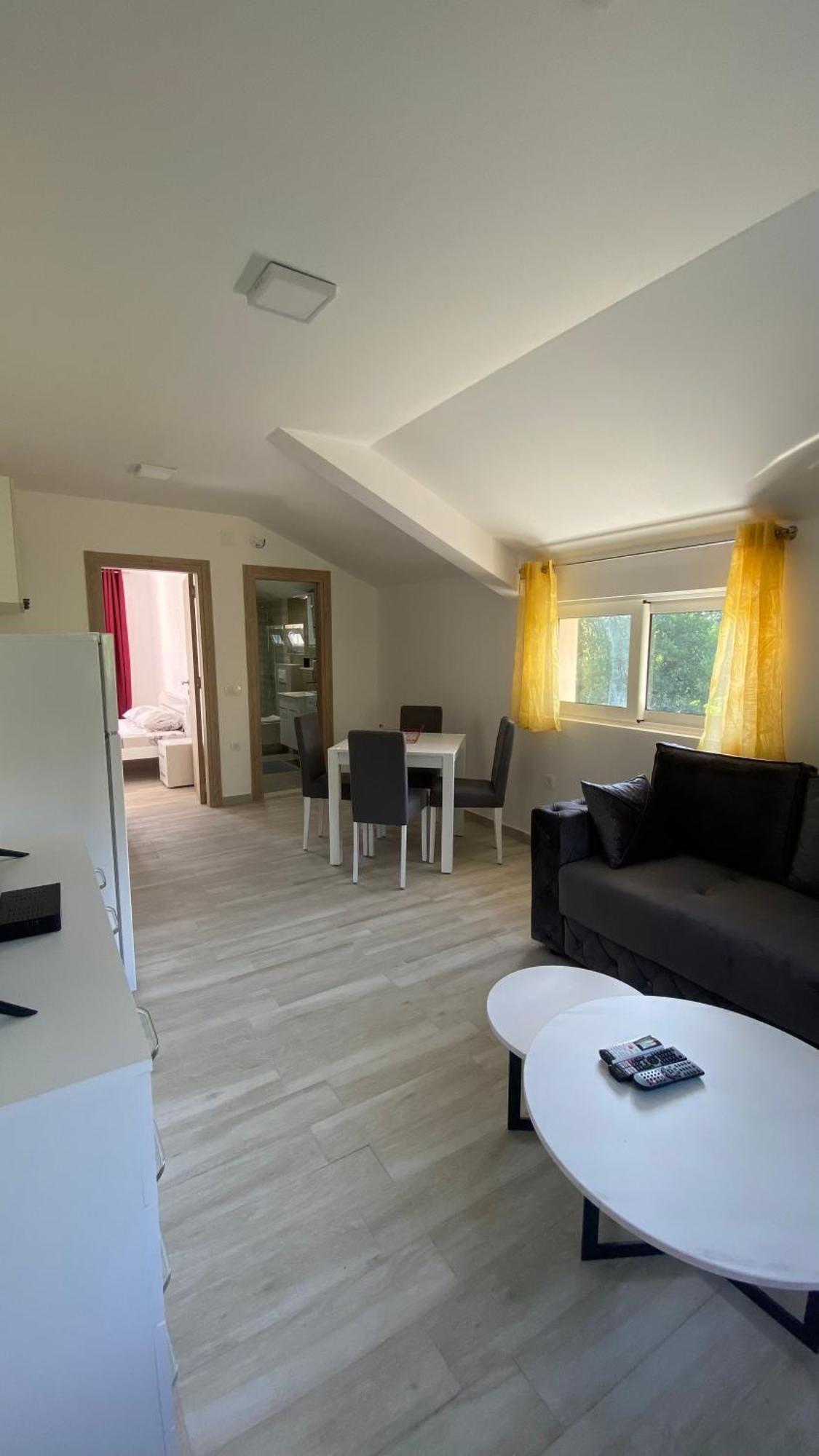 Apartments Two Olives โกตอร์ ภายนอก รูปภาพ