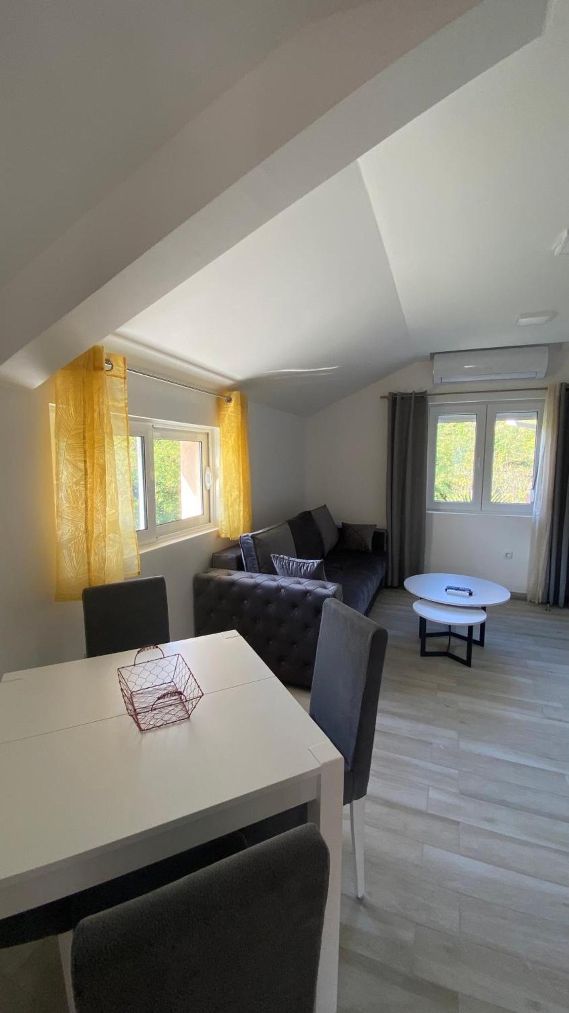 Apartments Two Olives โกตอร์ ภายนอก รูปภาพ