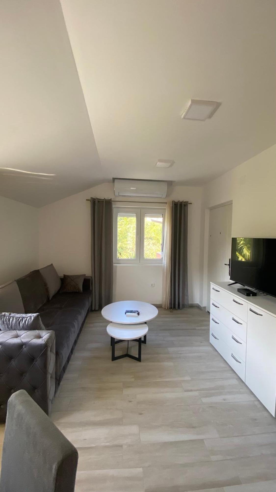 Apartments Two Olives โกตอร์ ภายนอก รูปภาพ
